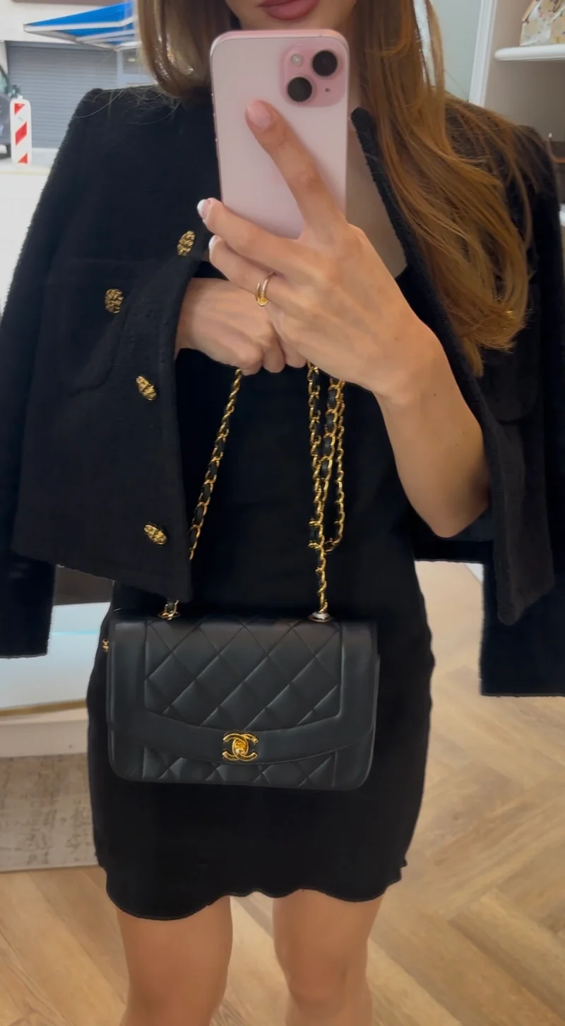 Chanel Vintage Kleine Diana Klappentasche aus Lammleder, Schwarz, 1997