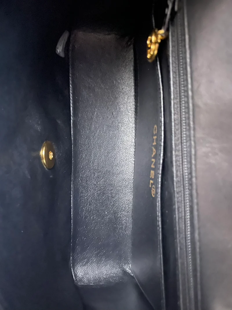 Chanel Vintage Kleine Diana Klappentasche aus Lammleder, Schwarz, 1997