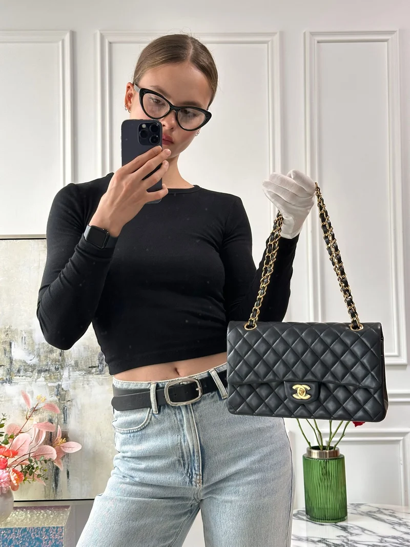 Chanel Schwarze Doppelklappe Tasche Medium Lammleder