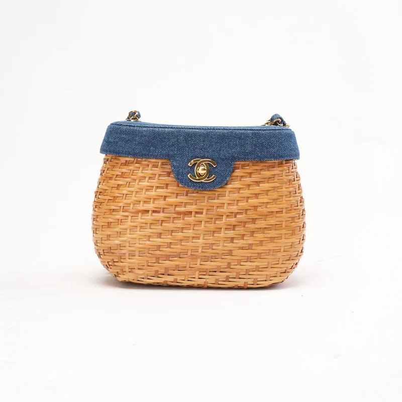 Chanel Vintage Korbtasche aus blauem Denim und Rattan, 1999