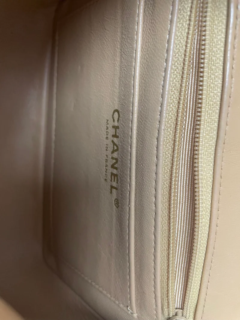 Chanel Mini Square Flap Bag aus kamelbeigem Lammleder mit goldfarbenen Beschlägen, 2006