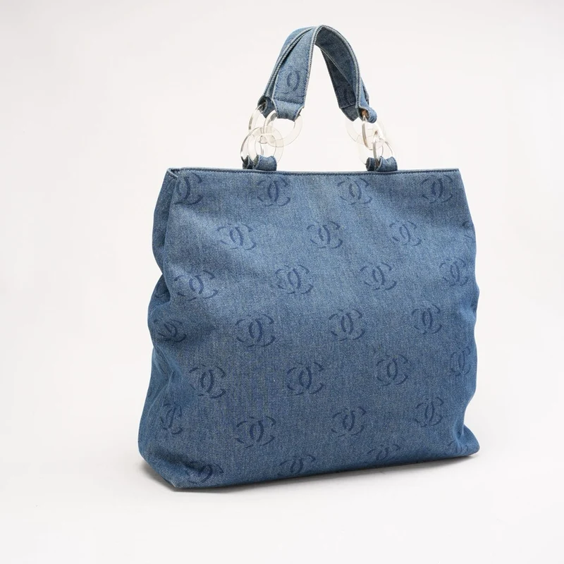 Chanel Vintage Tote Bag aus blauem Denim mit Monogramm, 2003