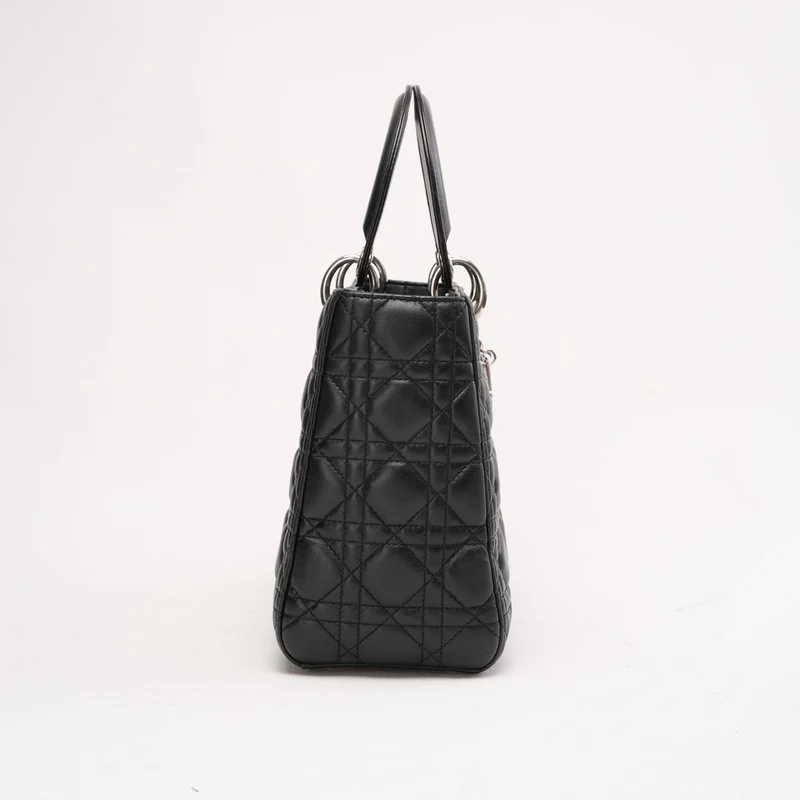 Christian Dior Medium Lady Dior Tasche aus schwarzem Cannage-Lammleder, 2017