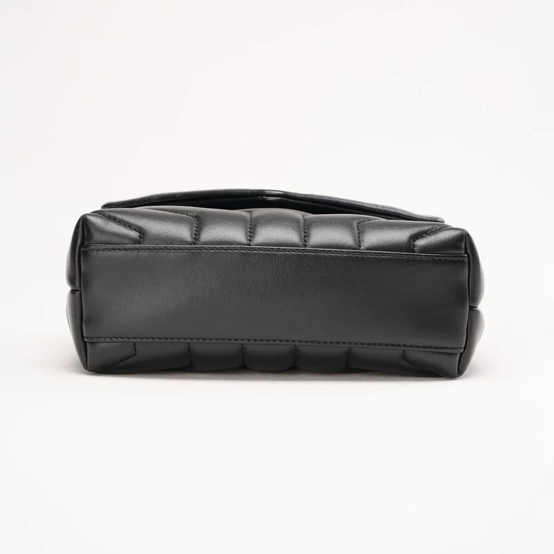 Saint Laurent Schwarze Loulou Toy Crossbody-Tasche aus Leder mit goldener Hardware, Modelljahr 2024