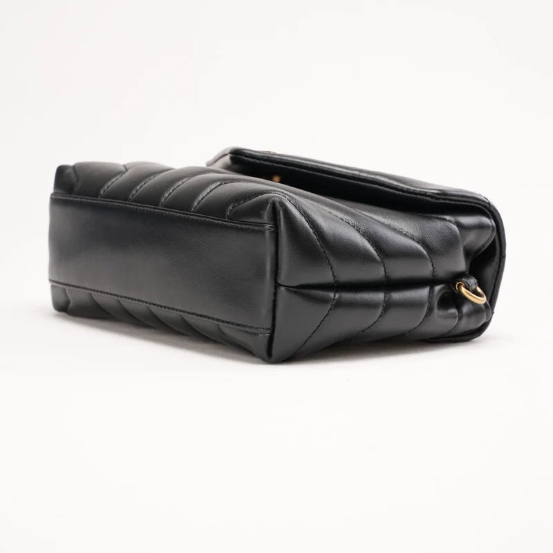 Saint Laurent Schwarze Loulou Toy Crossbody-Tasche aus Leder mit goldener Hardware, Modelljahr 2024