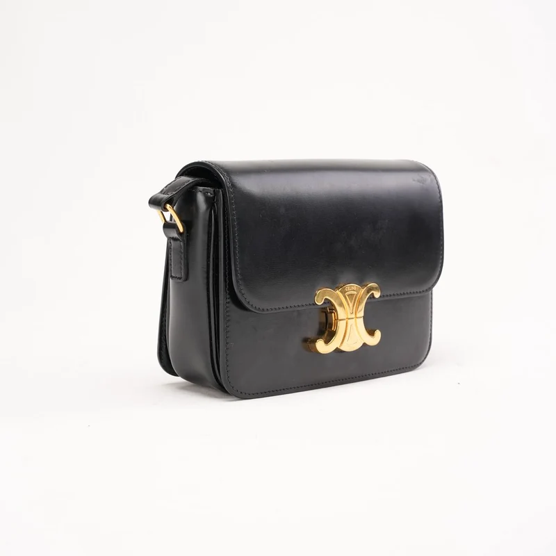 Celine Teen Triumph Schultertasche, schwarz, goldfarbene Beschläge, Modell 2021