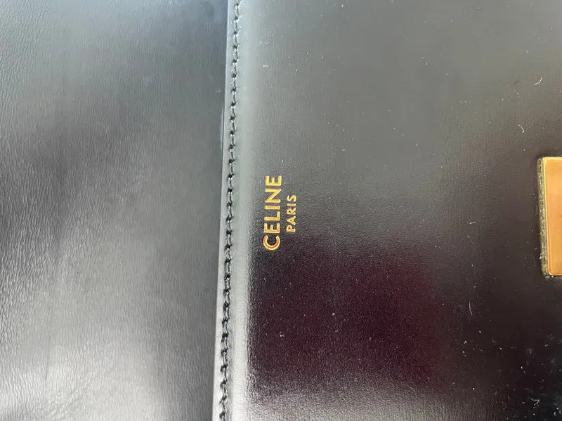 Celine Teen Triumph Schultertasche, schwarz, goldfarbene Beschläge, Modell 2021