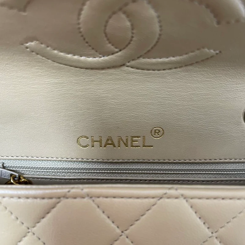 Chanel Vintage Beige Zweifarbige Mini Square Flap Bag aus Lammleder 1991