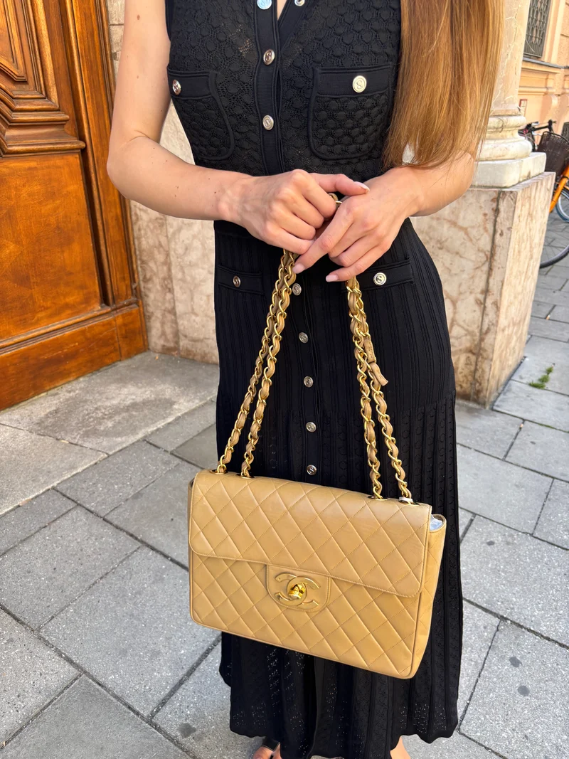 Chanel Vintage Timeless Maxi Lammbeige 1996