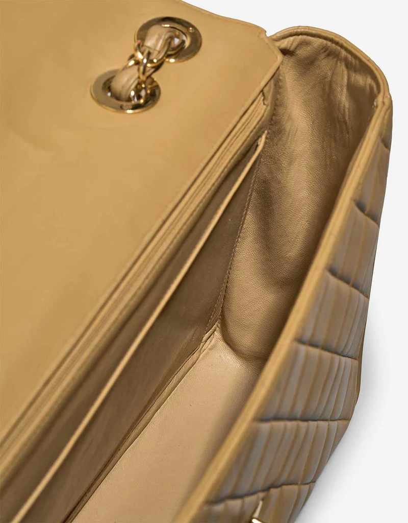 Chanel Vintage Timeless Maxi Lammbeige 1996