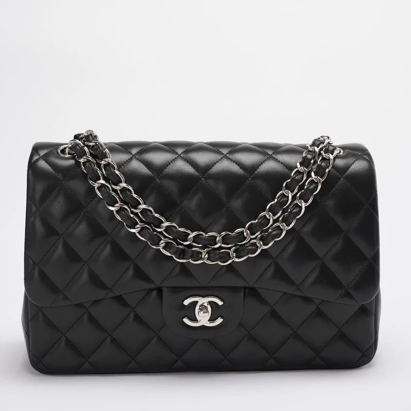 Chanel Classic Flap Bag aus schwarzem Lammleder