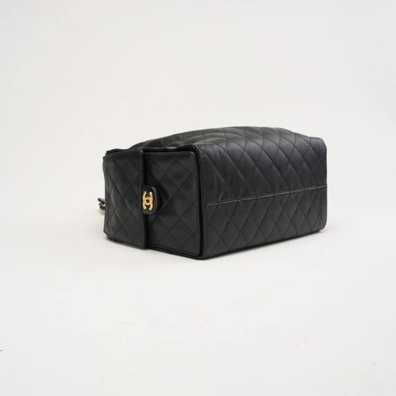Chanel 25 Medium genarbtes Kalbsleder & Gold-Tone Schwarz 2025