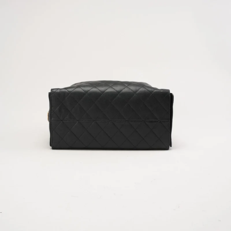 Chanel 25 Medium genarbtes Kalbsleder & Gold-Tone Schwarz 2025