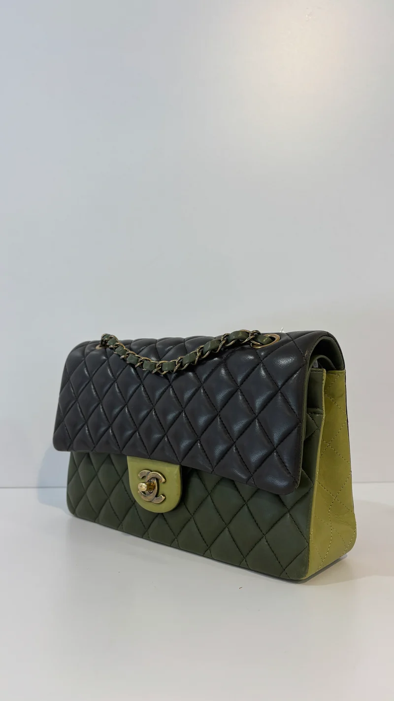 Chanel Stepptasche aus Lammleder, dreifarbig, mittelgroß, Doppelflap, Grün, 2014