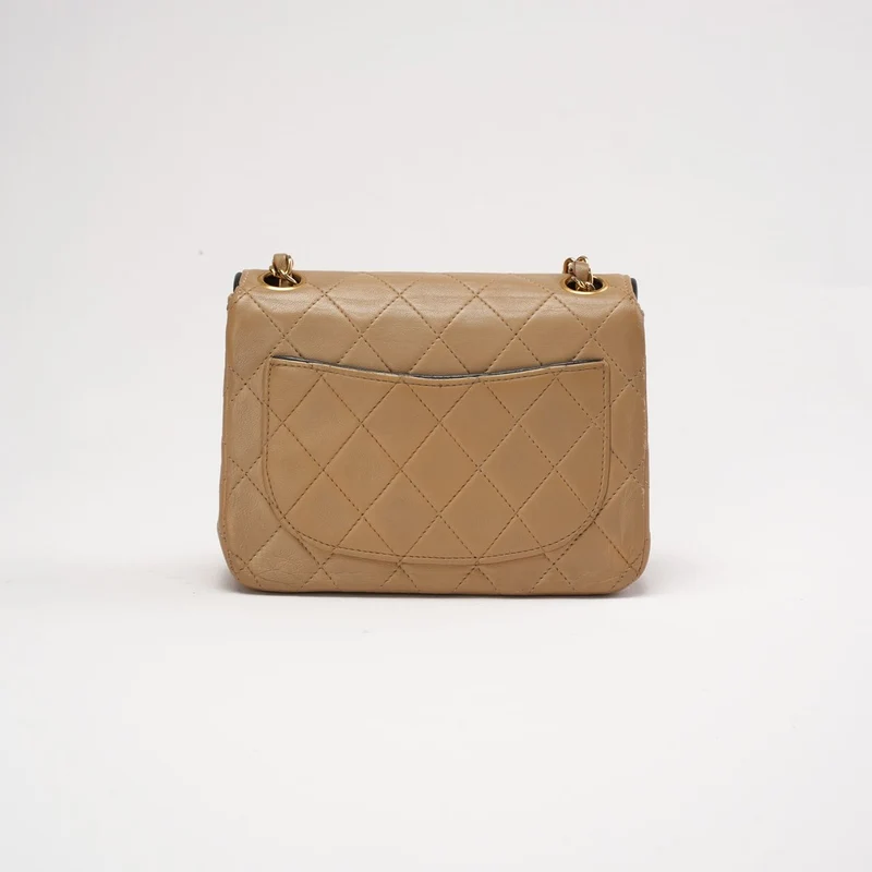 Chanel Vintage Classic Zweifarbige Mini Square Flap Tasche, Lammbeige, 1991