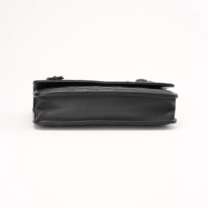 Chanel Camellia CC Charm Wallet on Chain (WOC) Lammleder Schwarz 2019