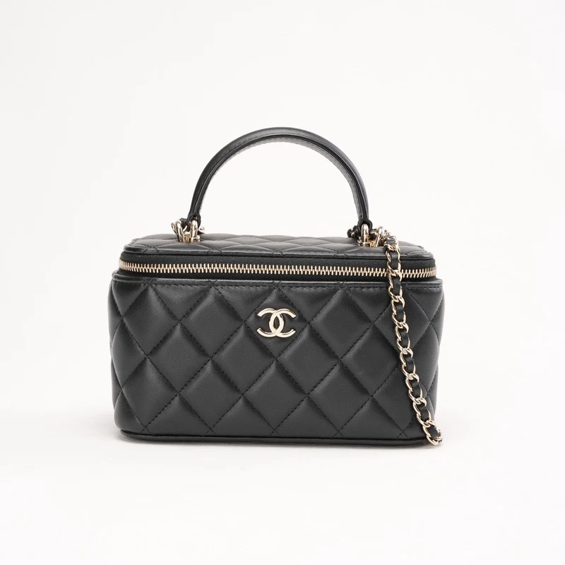Klassischer Chanel Kosmetikkoffer aus schwarzem, gestepptem Lammleder mit Tragegriff