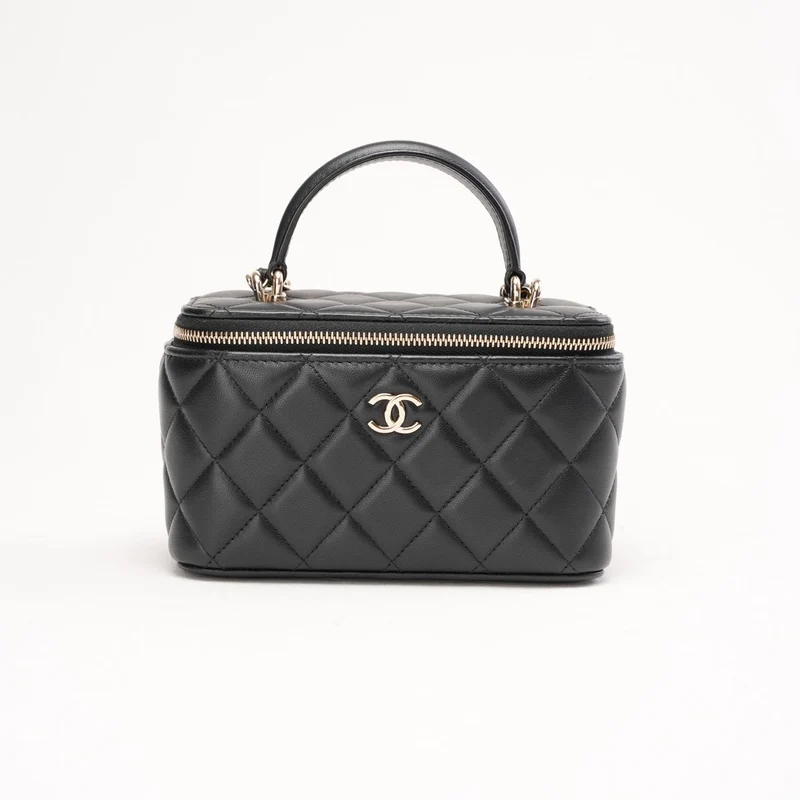 Klassischer Chanel Kosmetikkoffer aus schwarzem, gestepptem Lammleder mit Tragegriff