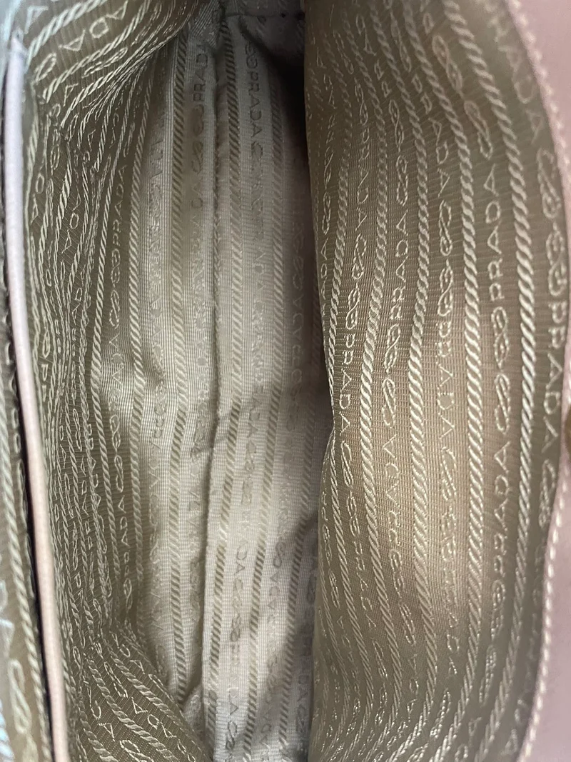 Prada Saffiano Lux Galleria Mittelgroße Einkaufstasche mit doppeltem Reißverschluss, Cammeo Beige
