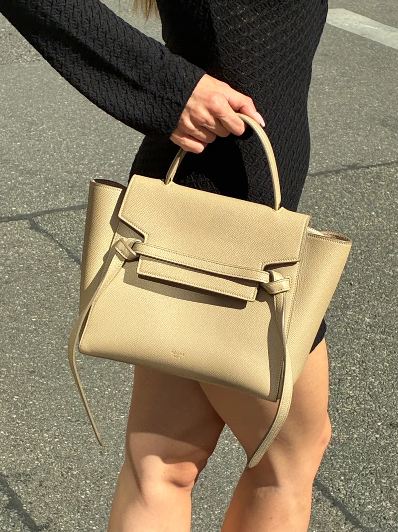 Celine Mini Belt Bag aus helltaupefarbenem genarbtem Kalbsleder