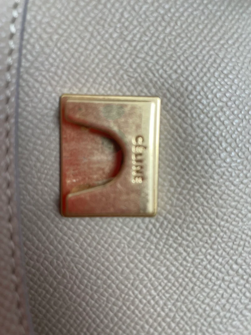 Celine Mini Belt Bag aus helltaupefarbenem genarbtem Kalbsleder