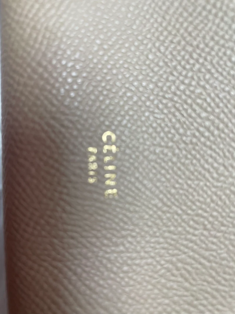 Celine Mini Belt Bag aus helltaupefarbenem genarbtem Kalbsleder