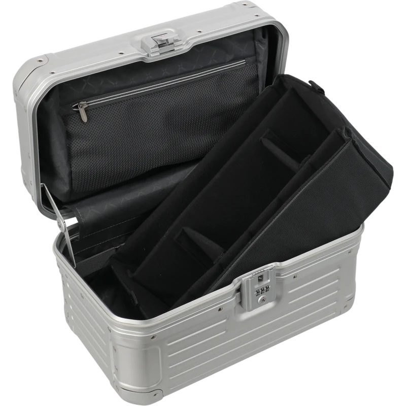 Travelite Next Beautycase aus Aluminium 38 cm -Silber