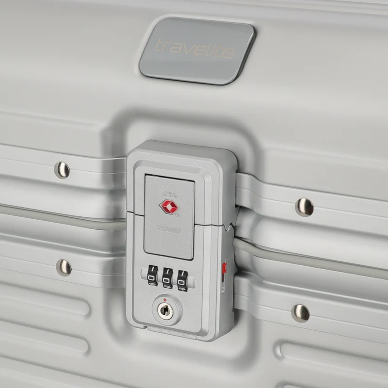 Travelite Next Beautycase aus Aluminium 38 cm -Silber