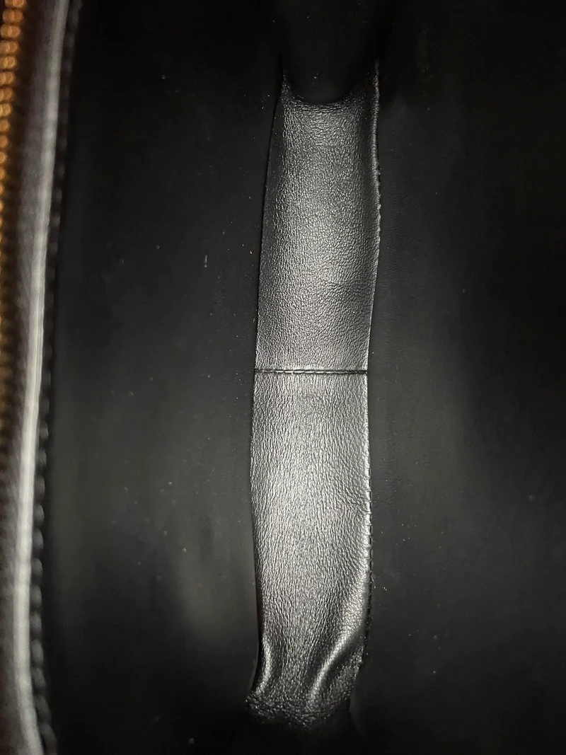 Celine Teen Triomphe Tasche aus glänzendem Kalbsleder, Schwarz, 2020