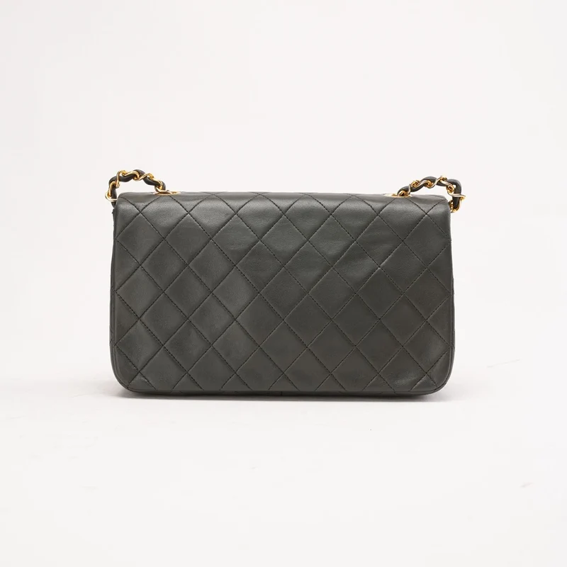 Chanel Vintage Stepptasche aus Lammleder, klassische Schultertasche mit Überschlag und Kette, grün, 1991