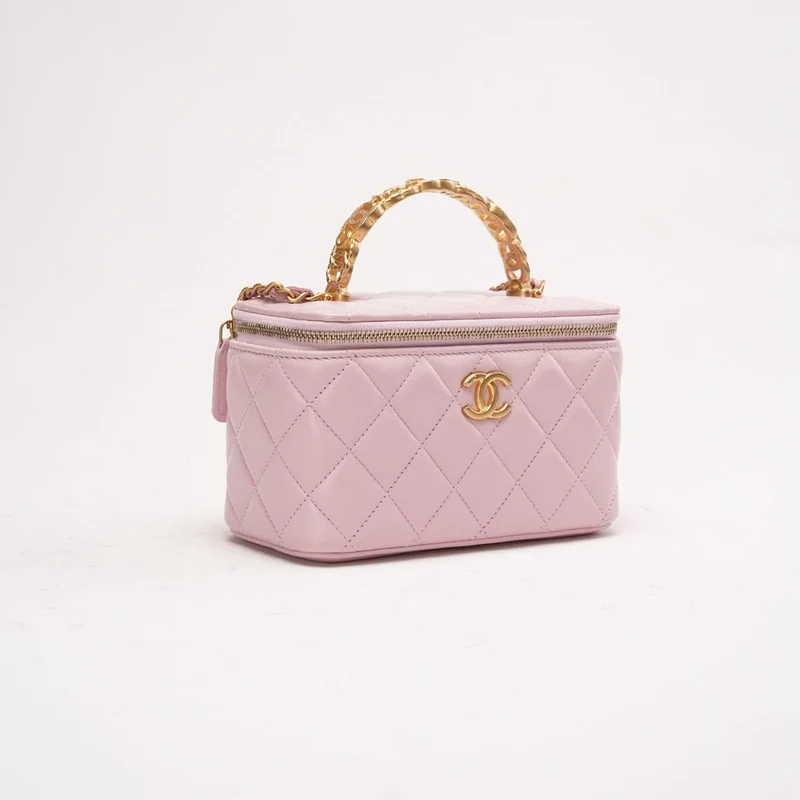 Chanel Kosmetiktasche aus hellrosa gestepptem Lammleder mit Metall-CC-Griff