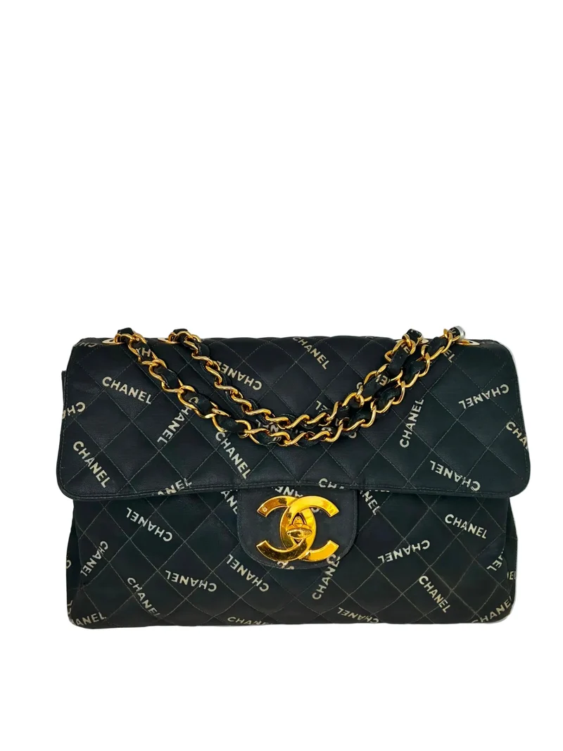 Chanel Maxi Classic Flap Schultertasche aus Canvas, Blau