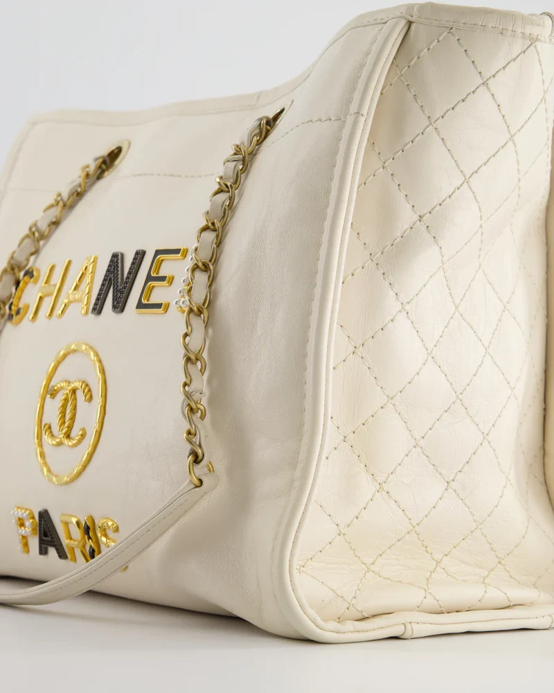 Chanel Kleine weiße Deauville Tote aus Kalbsleder 2020