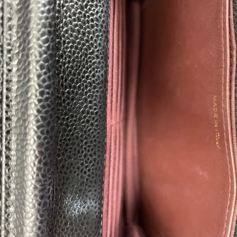 Chanel Schwarze klassische Brieftasche mit Kette (WOC) Caviar 2018