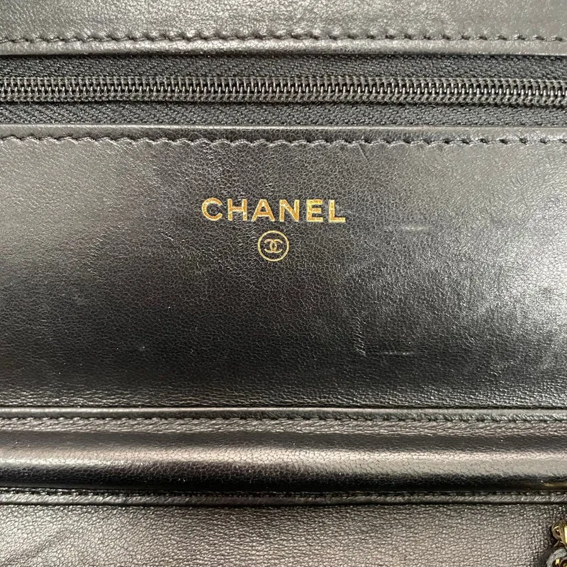 Chanel Schwarze Klassische Brieftasche mit Kette (WOC) 2019
