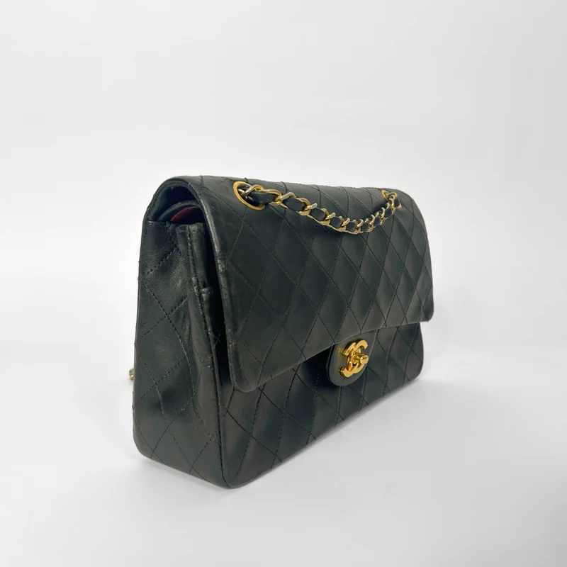 Chanel Classic Flap Bag Medium lamsleer