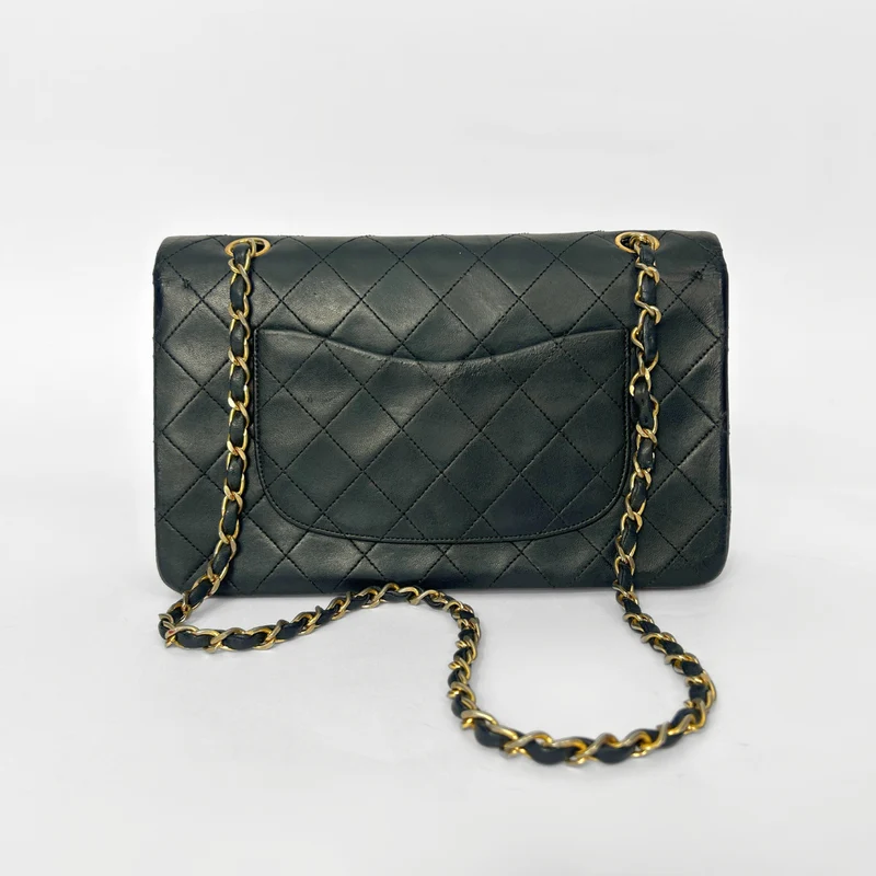 Chanel Classic Flap Bag Medium lamsleer