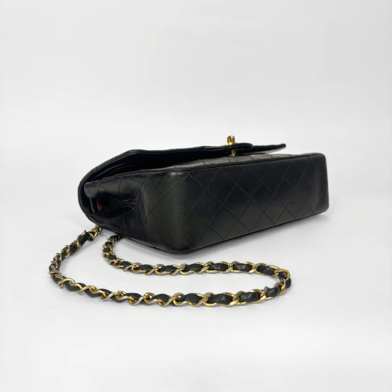 Chanel Classic Flap Bag Medium lamsleer