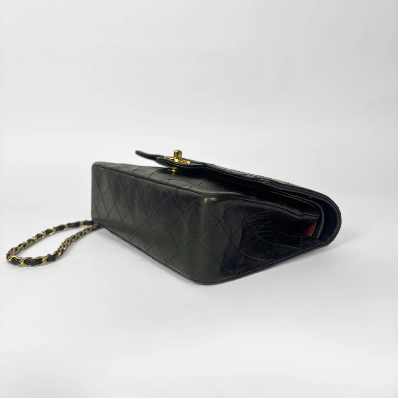 Chanel Classic Flap Bag Medium lamsleer