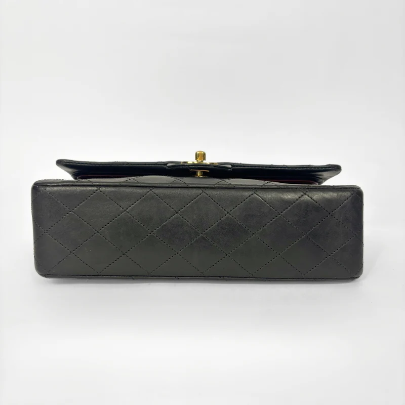 Chanel Classic Flap Bag Medium lamsleer