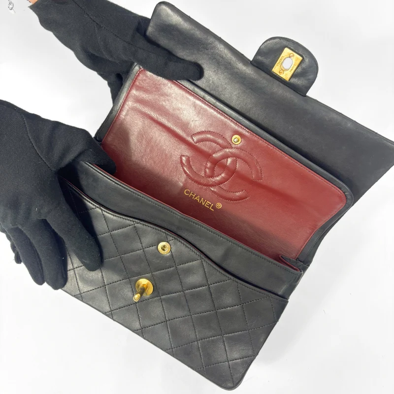 Chanel Classic Flap Bag Medium lamsleer