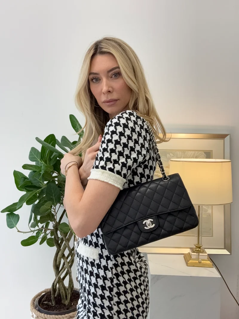 Chanel Classic Medium Double Flap Bag, schwarzes Kaviarleder, 2010