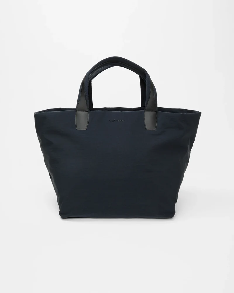 Essence Weekender Midnight Trench