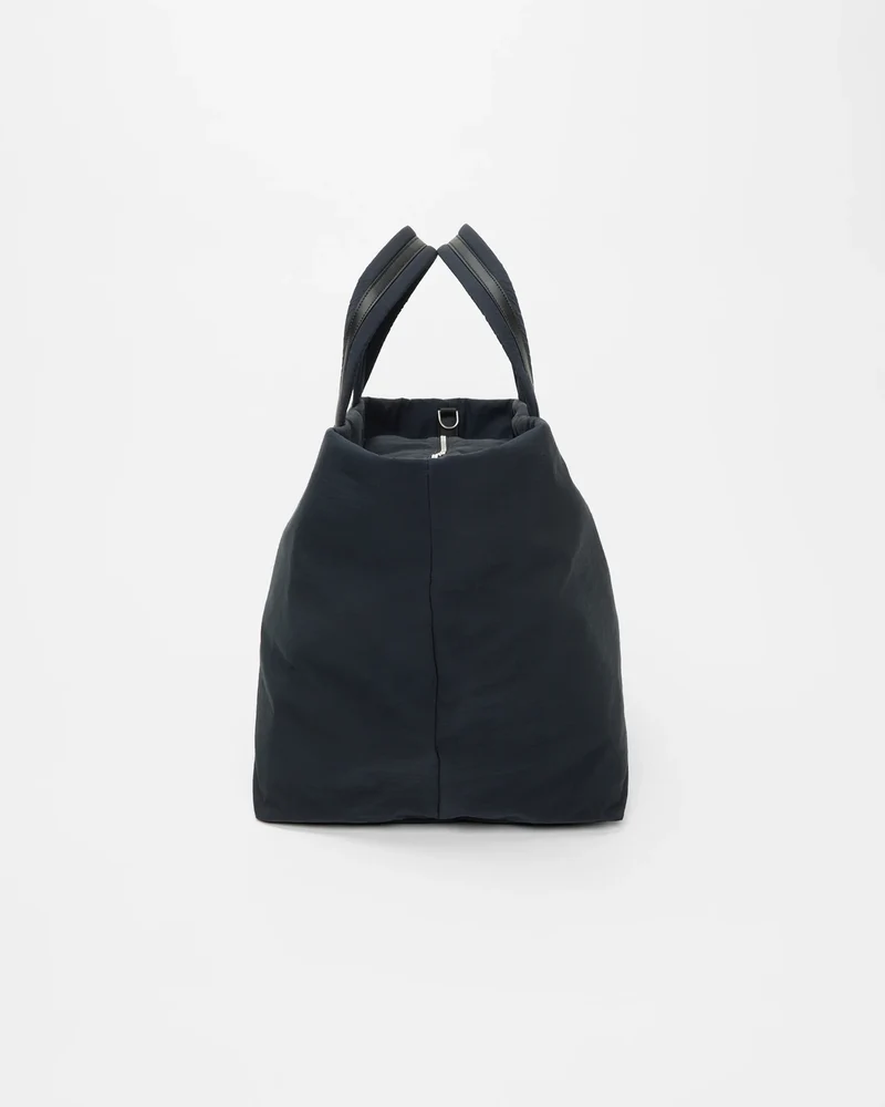 Essence Weekender Midnight Trench