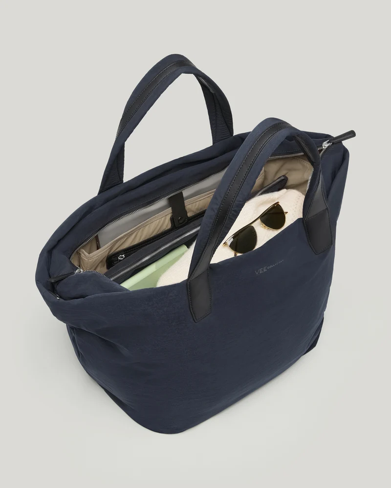 Essence Weekender Midnight Trench