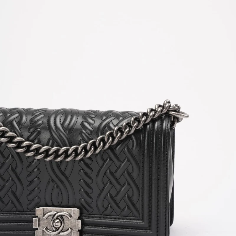 Chanel Schwarze Celtic Medium Boy Bag aus Lammleder 2014