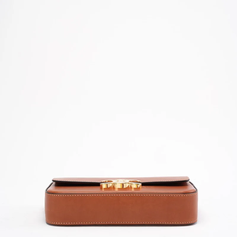 Celine Triomphe Claude Schultertasche aus braunem Kalbsleder, Modell 2024
