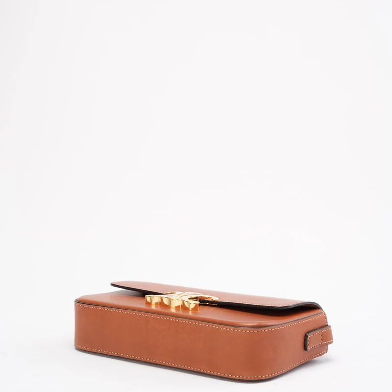 Celine Triomphe Claude Schultertasche aus braunem Kalbsleder, Modell 2024