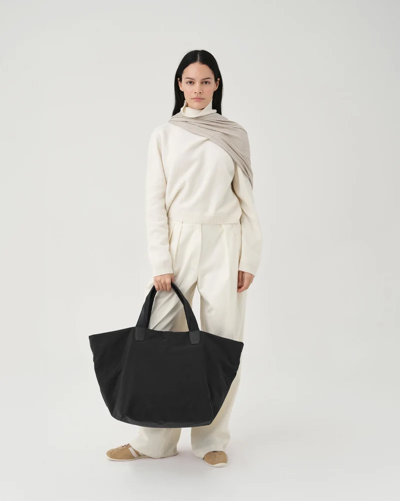 Essence Weekender Black Trench