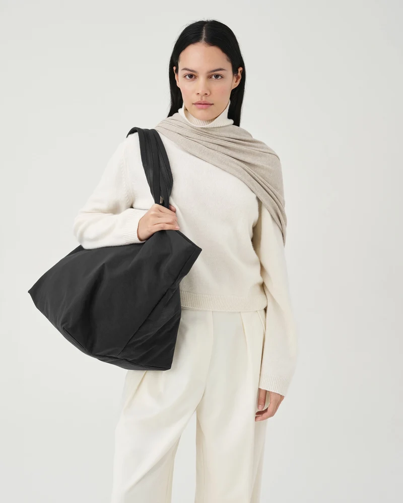 Essence Weekender Black Trench